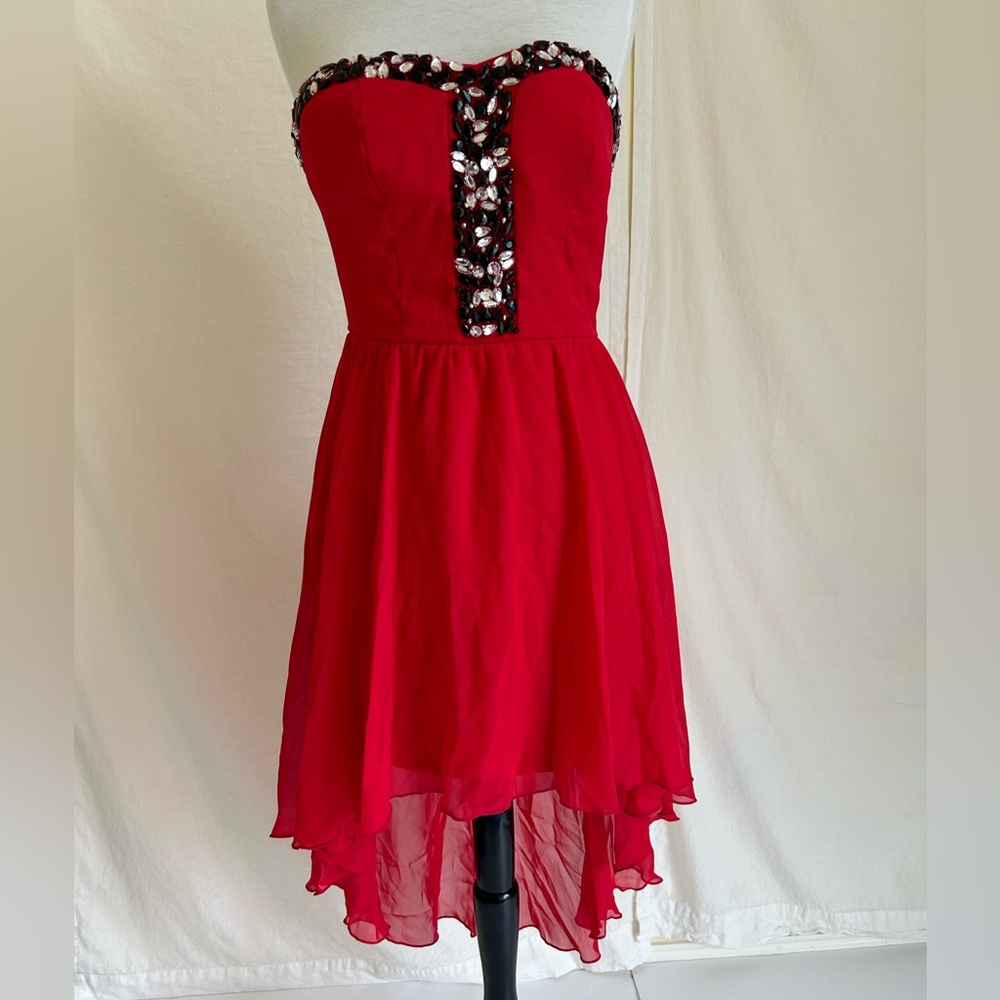 NWT  As U Wish Princess cut red cocktail dress Size 5 Junior 
High low cut